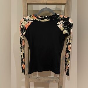 Long Sleeve floral Rashguard
From BILLABONG